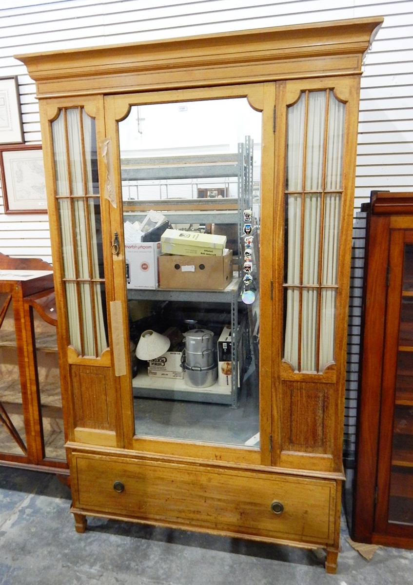 Early 20th century mahogany wardrobe with flat moulded cornice over a central mirror-panelled door,