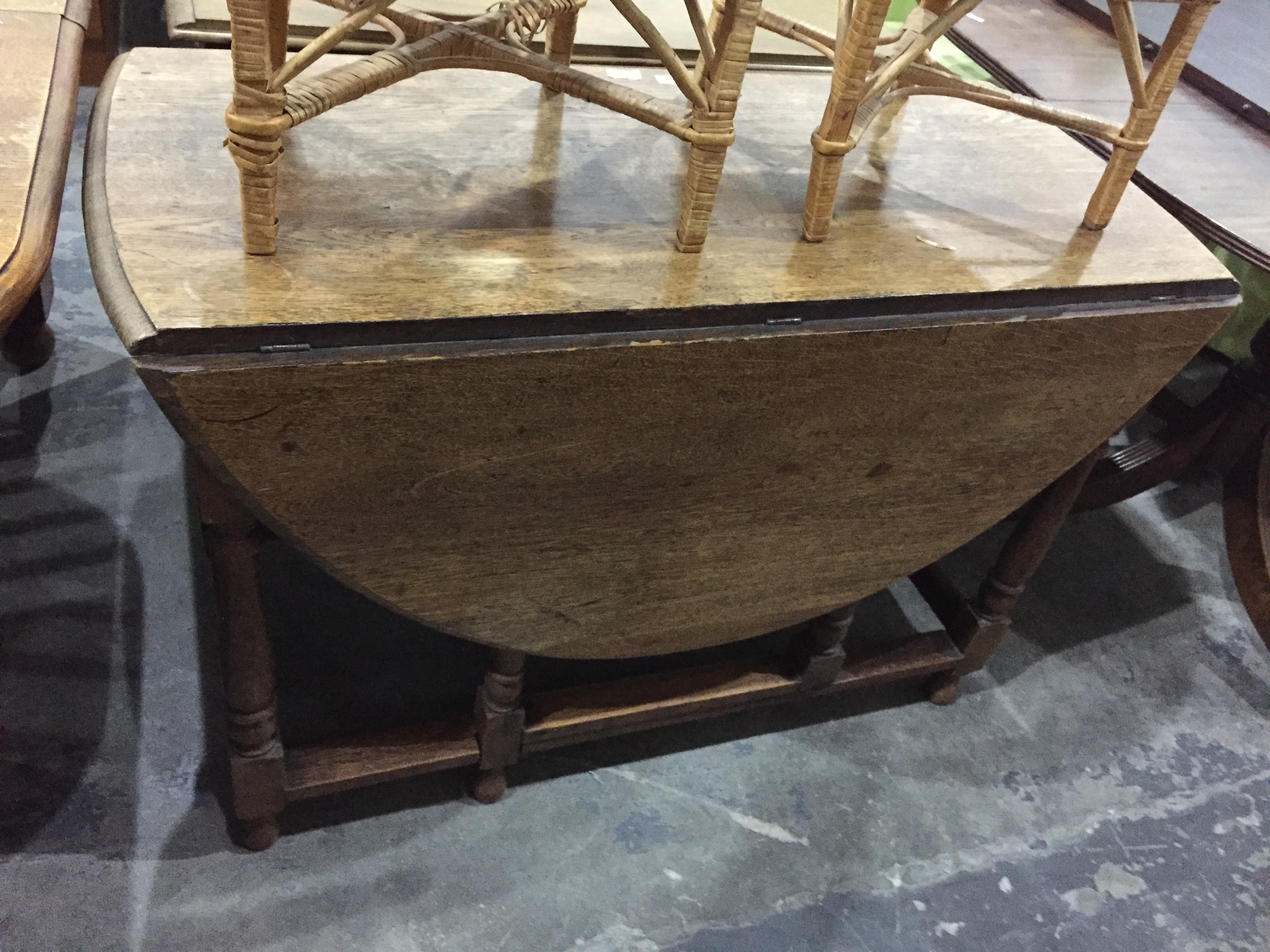 Old oak oval-top gateleg table with moulded edge, on turned baluster supports,