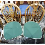 Set of four wheel-back Windsor kitchen chairs (4)