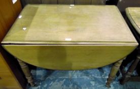 Victorian mahogany drop-flap dining table with moulded edge, frieze drawer,