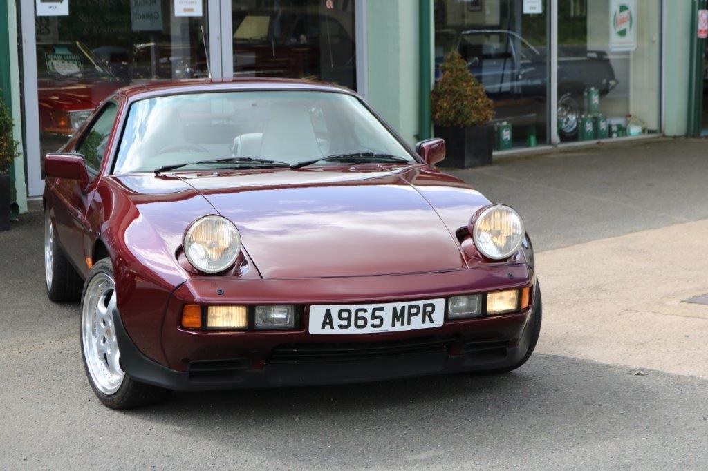 1983 Porsche 928 S2 Series 2 Automatic (300bhp, 4.7-litre V8) in Burgundy Metallic. - Image 5 of 7