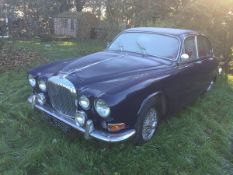 Daimler Sovereign Saloon 4235 CC petrol in blue Overall in very good condition. Drives well.