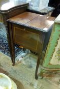 Edwardian mahogany inlaid fold-out card table, the hinged lid enclosing compartment,