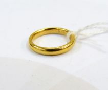 22ct gold wedding ring, plain, approx.