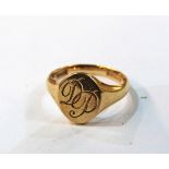 9ct gold signet ring with initials 'DP', size K approx, 4.