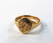 9ct gold signet ring with initials 'DP', size K approx, 4.