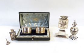 Pair of silver napkin rings by Walker & Hall, Sheffield 1909, in fitted case,