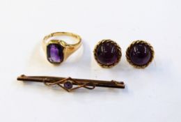 Gold and amethyst ring, the shaped rectangular stone in rubover setting,