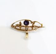 Edwardian 15ct gold, amethyst and cultured pearl bar brooch of stylised foliate pattern,