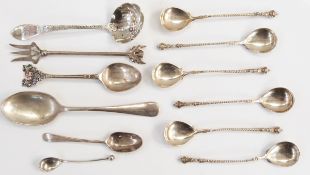 Pair of silver sugar tongs by E J Partridge, Birmingham 1906, the sides modelled as hooves,