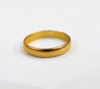 22ct gold wedding ring, approx.