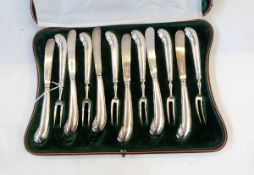Cased set of 12 Victorian silver two-prong forks and knives, Sheffield 1897,