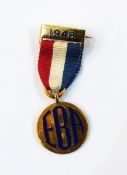 9ct gold 1948 FEBA medallion, 'Rink Championship Runner Up H.Brown', 5.