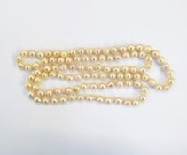 String of baroque pearls approx 84cm