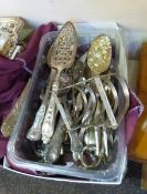 Quantity of silver plate to include: serving spoons, fish slice, teaspoons, cheese knife etc.