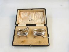 Victorian cased set of silver salts with three spoons, Sheffield 1894,