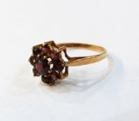 9ct gold and garnet flower-shaped ring, 1.