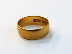 22ct gold wedding band, size K approx., 4.