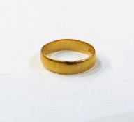 22ct gold wedding band, size J, 2.