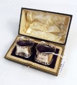Pair of George VI silver napkin rings in a Walker & Hall case, Sheffield 1937, makers Walker & Hall,