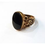 9ct gold and onyx signet ring, the oval set onyx 20mm x 15mm,