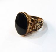 9ct gold and onyx signet ring, the oval set onyx 20mm x 15mm,