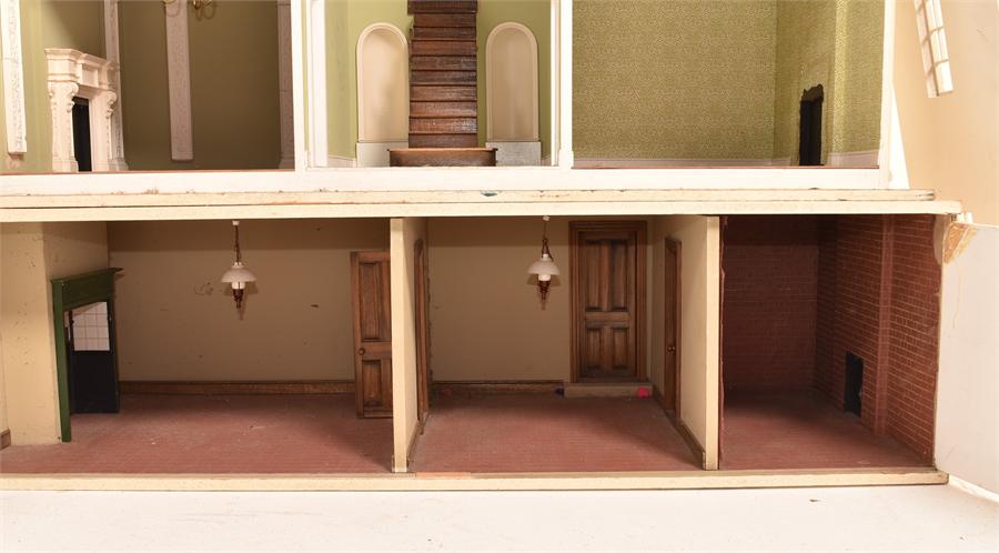 A Large Dolls House - Image 6 of 9