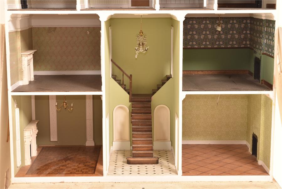 A Large Dolls House - Image 7 of 9