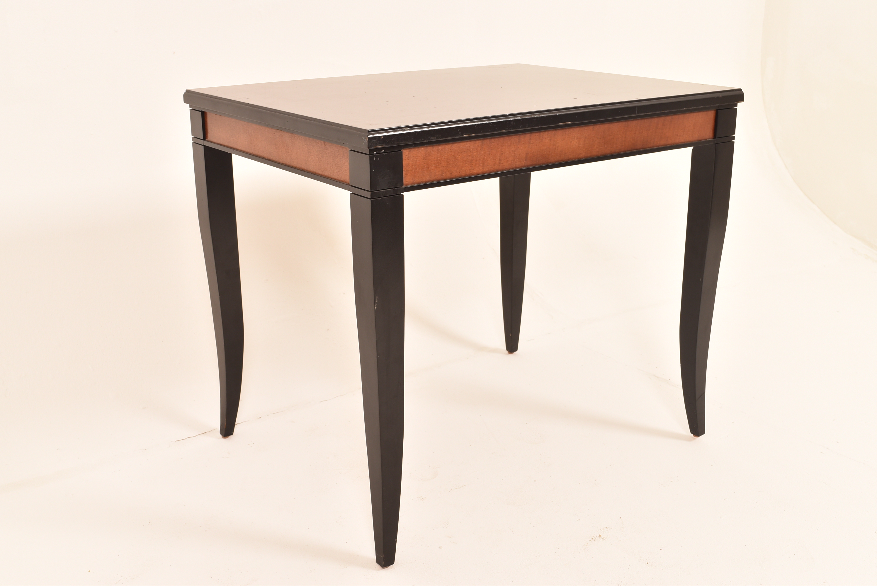 A contemporary ebonised side table, havi - Bild 2 aus 4