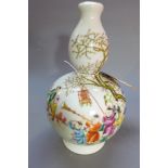 A Chinese porcelain double gourd vase de