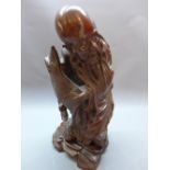 A 20th Century wood carved statue of a Chinese gentleman H:32cm