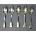 A set of 5 silver tea spoons, London 1828/29, marked 'JH'. Approx.120g.