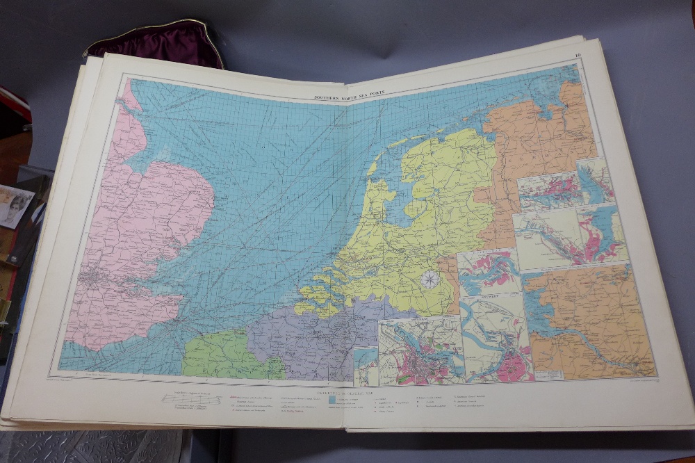 A vintage Atlas. - Bild 2 aus 2