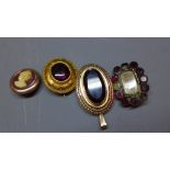 An early 20th century cameo brooch, yellow gold mount,