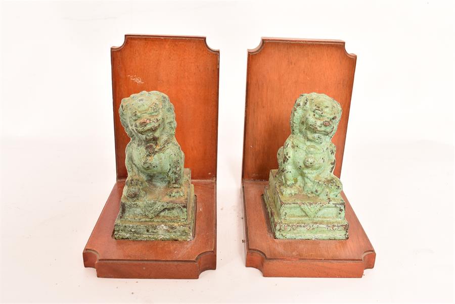 A pair of mahogany bookends with bronze Dogs of Fo decoration - Image 3 of 4