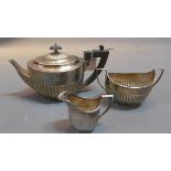 A Victorian silver three piece tea set (20oz)