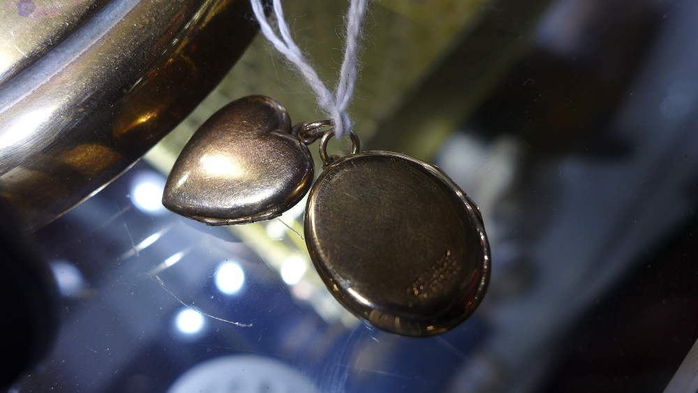 Two 9ct fold lockets.