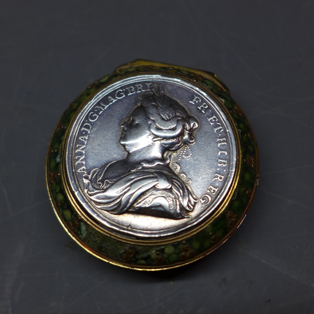 A gilt metal shagreen trinket pill box inset with white metal coin to lid a/f