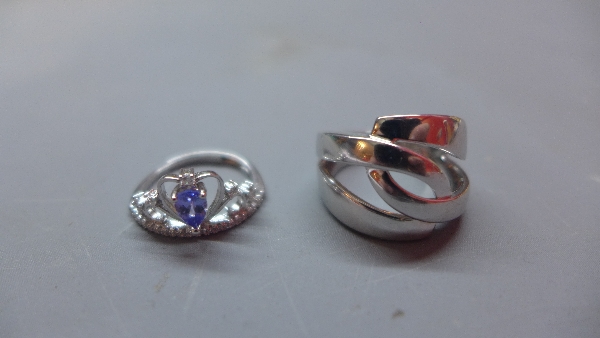 Two ladies silver rings,