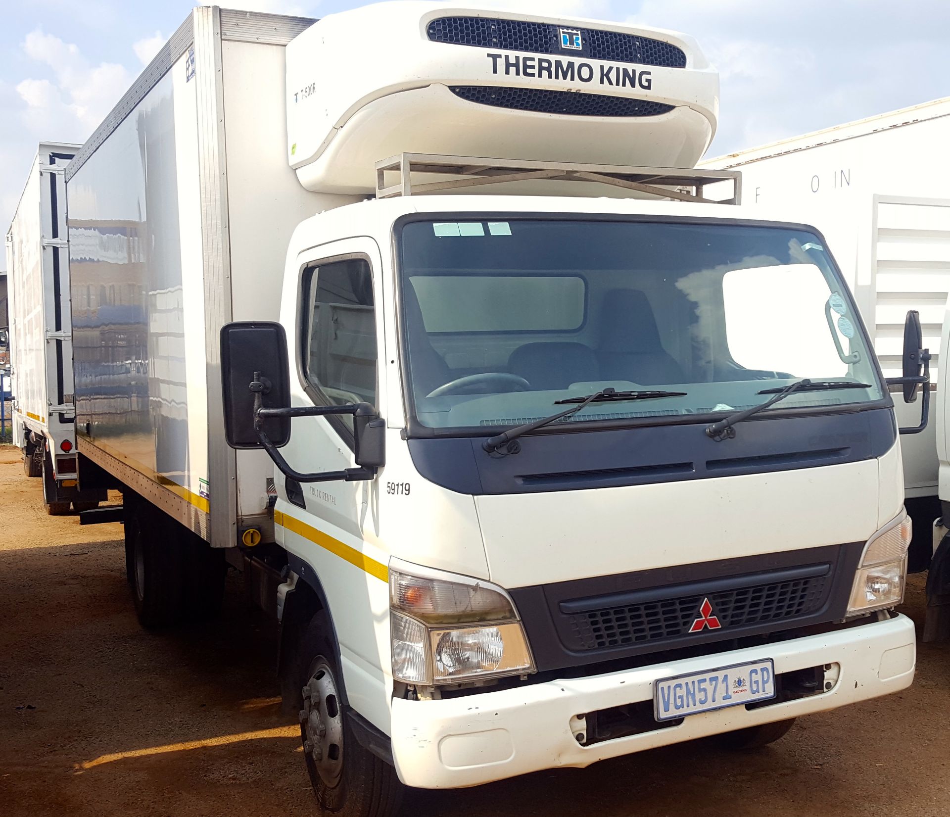 2006 FUSO CANTER FE7-136 REEFER - (VGN571GP)