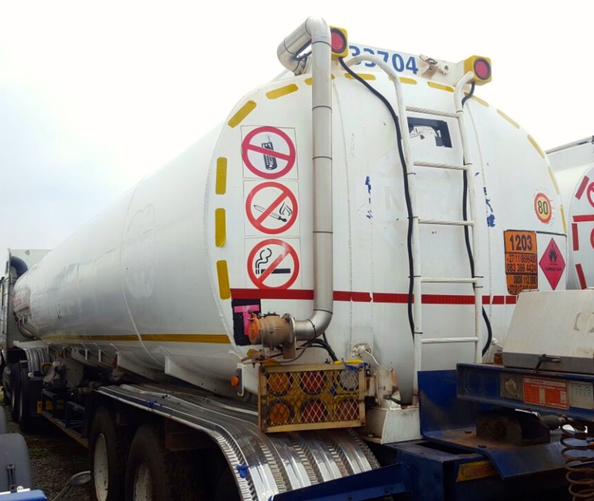 1998 TANK CLINIC TRI-AXLE ALUMINIUM FUEL TANKER TRAILER - (HCG246GP) - Image 3 of 3