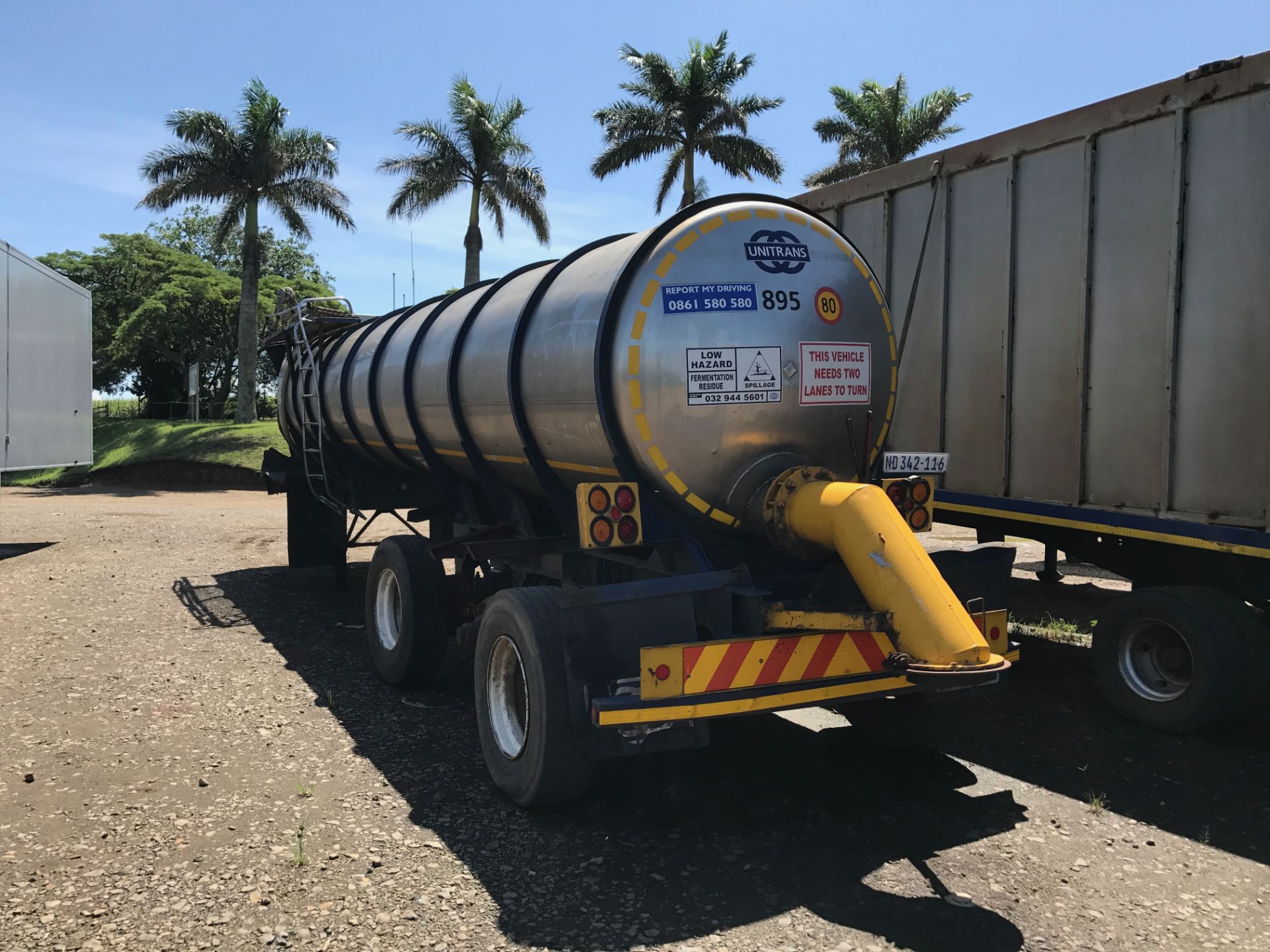 1997 TANK CLINIC TRI AXLE S/STEEL TANKER TRAILER - (ND342116) - (LOCATION: KZN) - Image 2 of 5