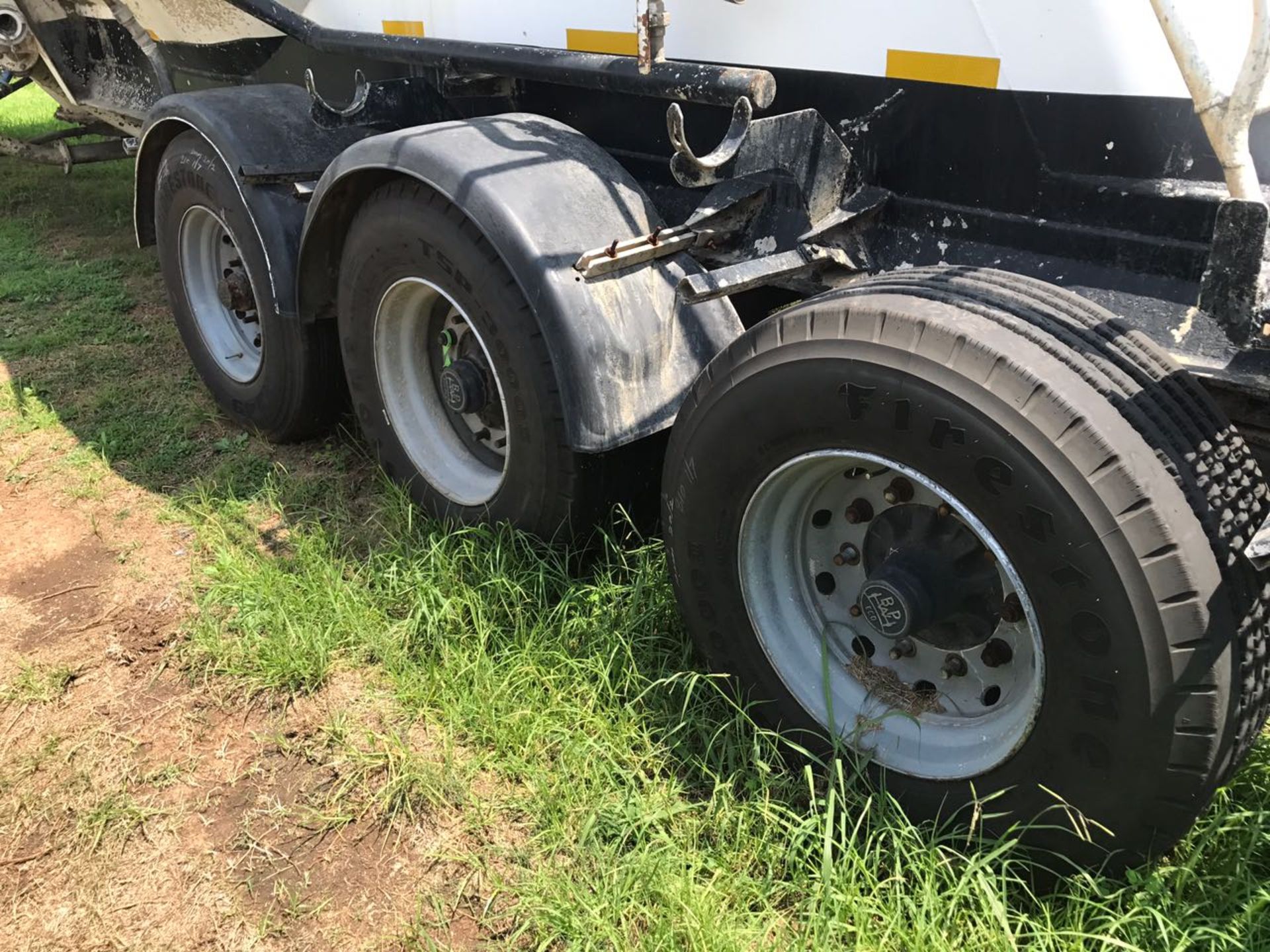 1999 DUNCAMNEC TRI-AXLE DRY BULK TRAILER - (KBJ255GP) - (LOCATION: BRAKPAN) - Image 5 of 7