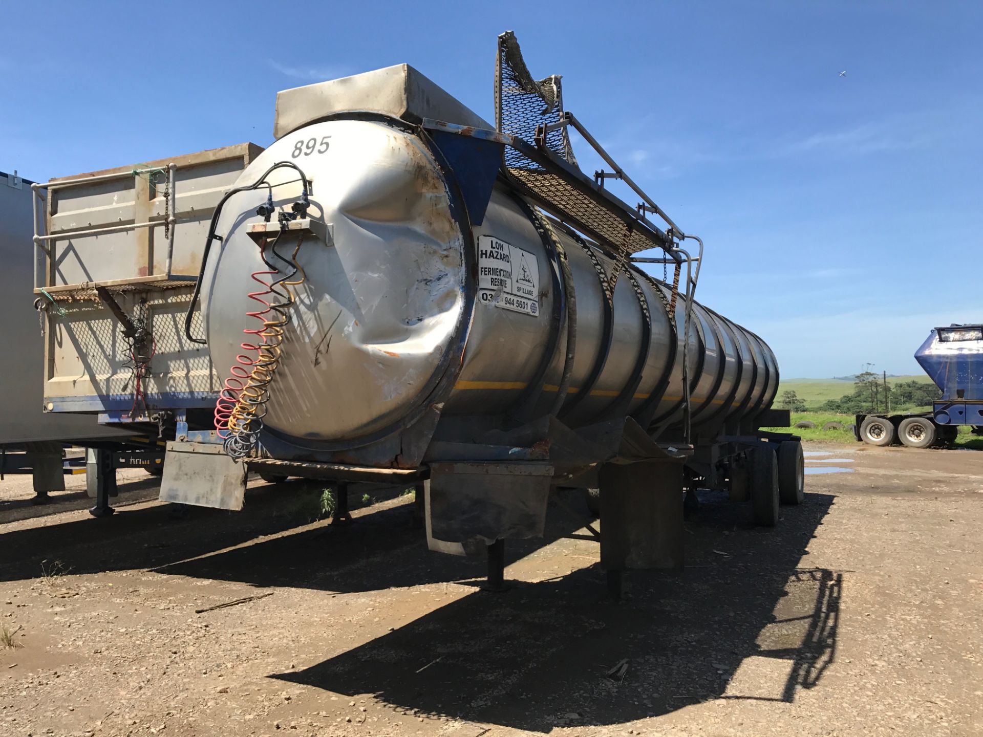 1997 TANK CLINIC TRI AXLE S/STEEL TANKER TRAILER - (ND342116) - (LOCATION: KZN) - Image 4 of 5