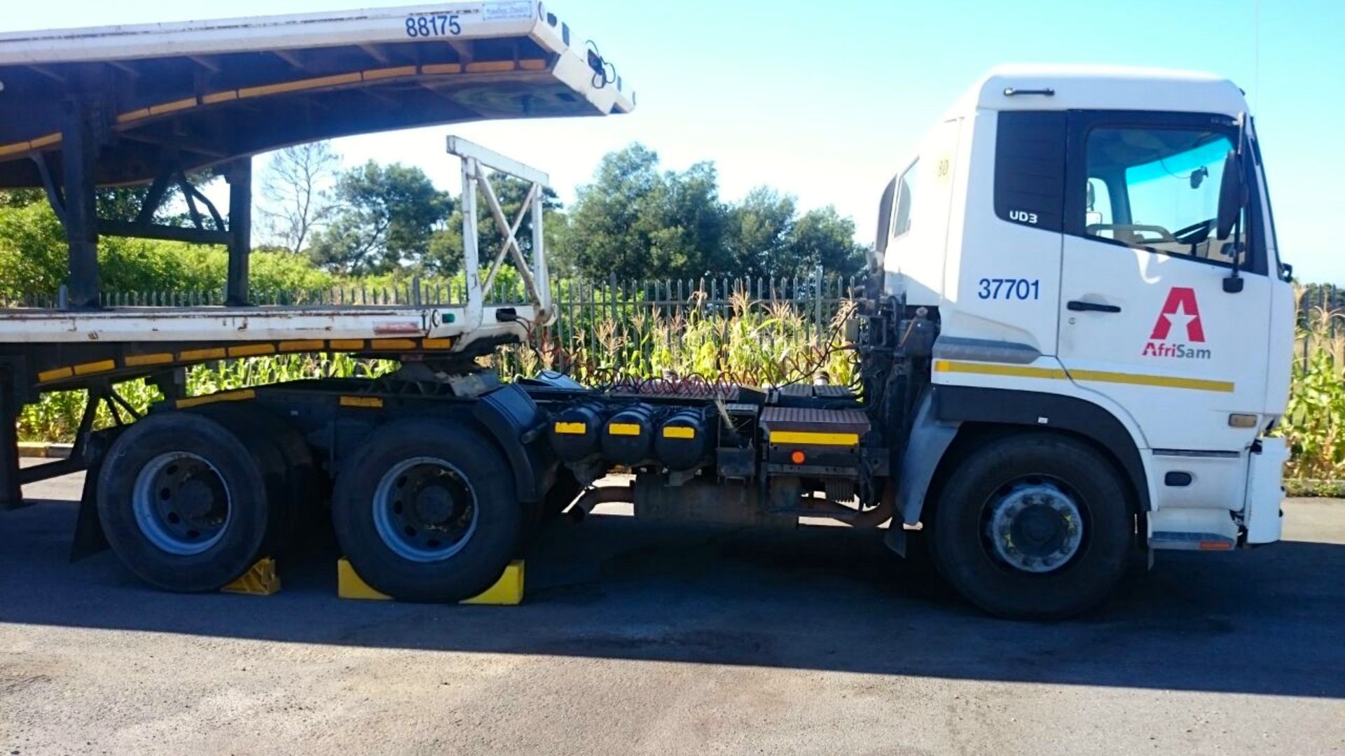 2007 NISSAN UD 390 6X4 T/T - (FCL032EC) - (LOCATION: EAST LONDON) - Image 2 of 4