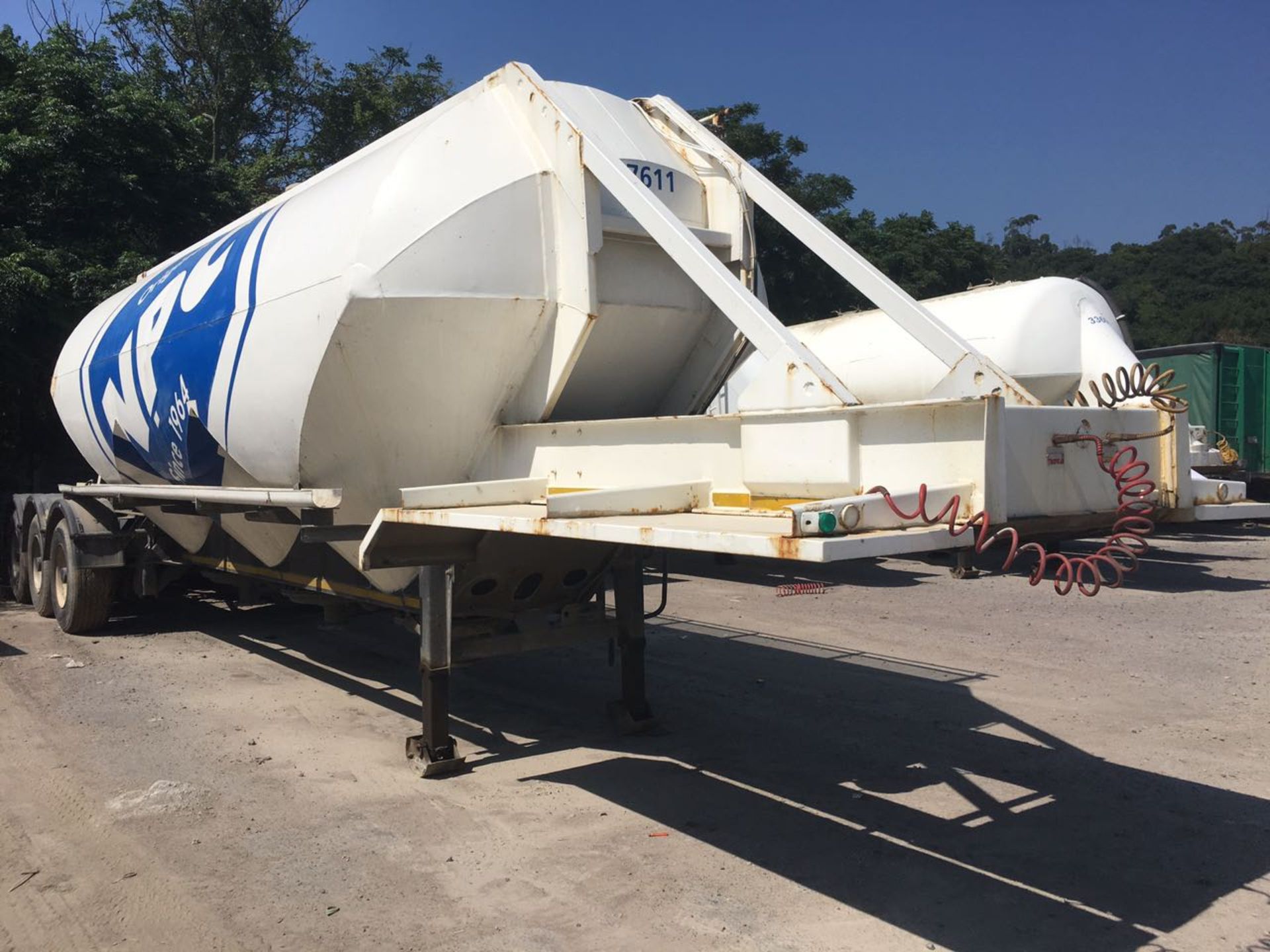 2007 HENRED TRI-AXLE BULK CEMENT TANKER 35 CUBE - (ND339258) (LOCATION:KZN) SUBJECT TO CONFIRMATION