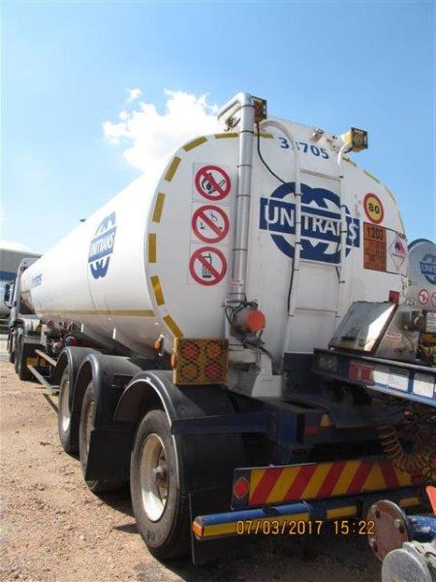 1998 TANK CLINIC TRI-AXLE ALUMINIUM FUEL TANKER TRAILER - (AA911HCA1WJDW1777)- (LOCATION: JHB) (STC)