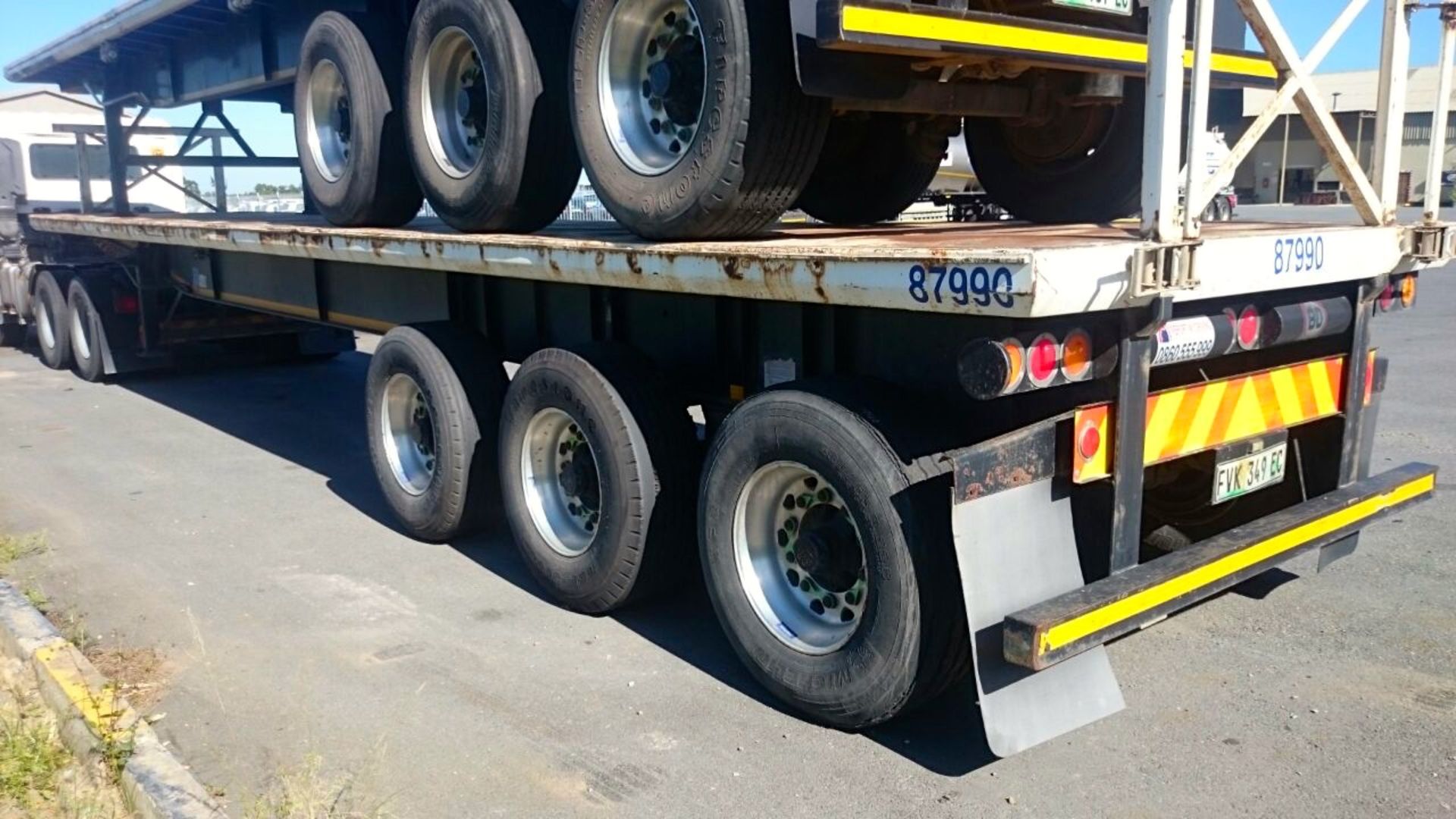 2014 ROADHOG TRI-AXLE F/DECK TRAILER - (FVK349EC) - (LOCATION: EAST LONDON) - Image 2 of 5