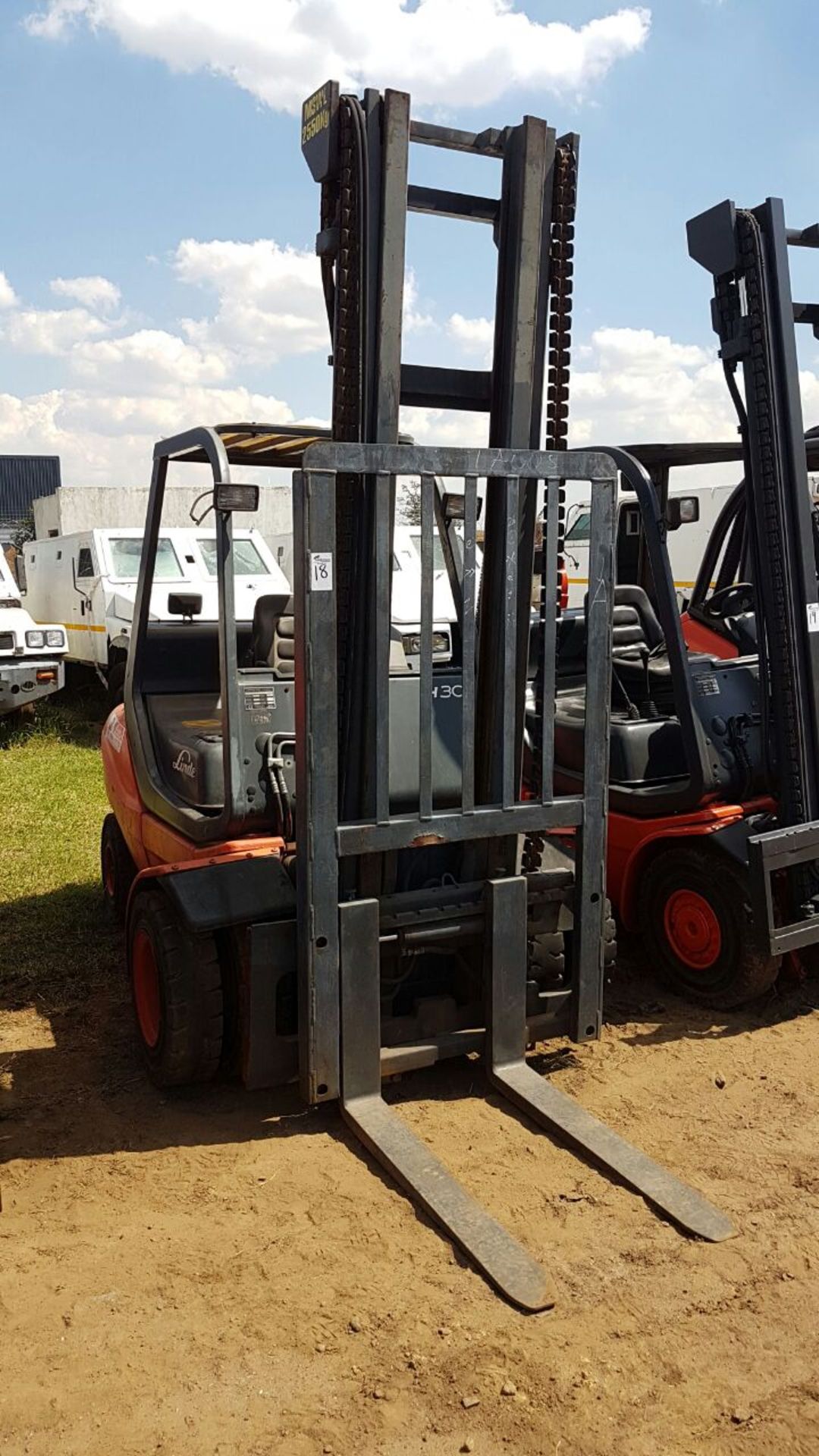 2009 LINDE H30D 3 TON DIESEL FORKLIFT (13,212 HOURS - HOURS NOT GUARANTEED BY AUCTIONEER) - (JHB) - Image 3 of 3