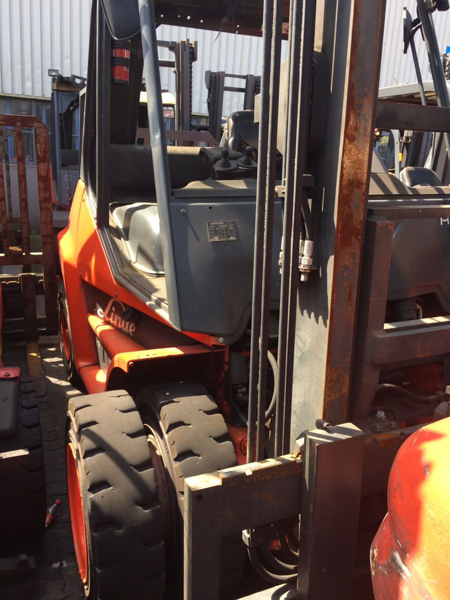 2011 LINDE H80D 8 TON DIESEL FORKLIFT (12,901 HOURS - HOURS NOT GUARANTEED BY AUCTIONEER) - (KZN)